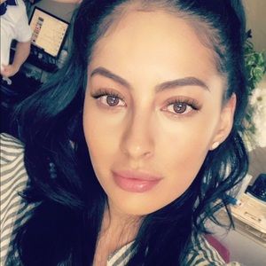 Meet your Posher, Ivania